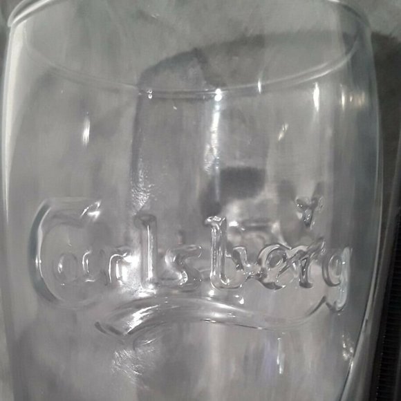 VINTAGE CARLSBERG 0.5L BEER GLASS WITH RAISED LETTERS - ADD TO YOUR COLLECTION - Picture 3 of 4